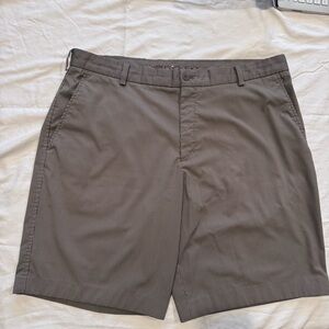 Nike Golf Men's Flat Front‎ Tan Striped Shorts size 38